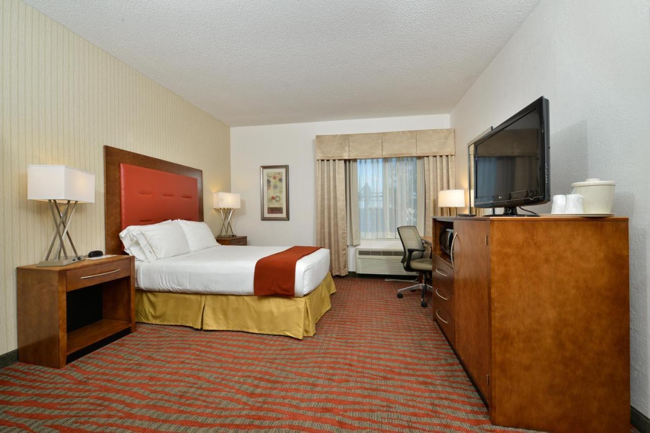 Holiday Inn Express Boston-Milford By Ihg Exterior foto
