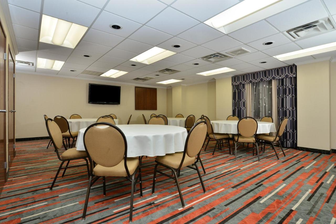Holiday Inn Express Boston-Milford By Ihg Exterior foto