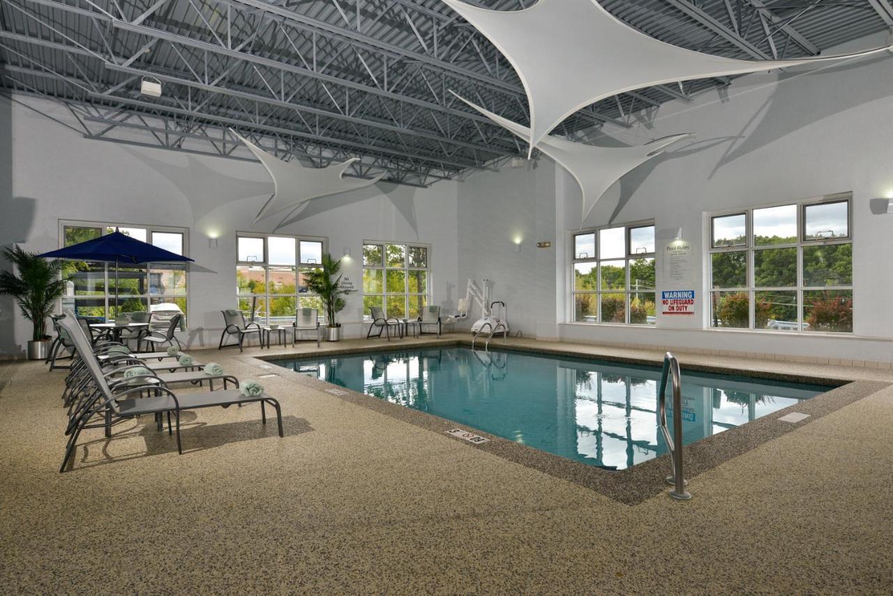 Holiday Inn Express Boston-Milford By Ihg Exterior foto